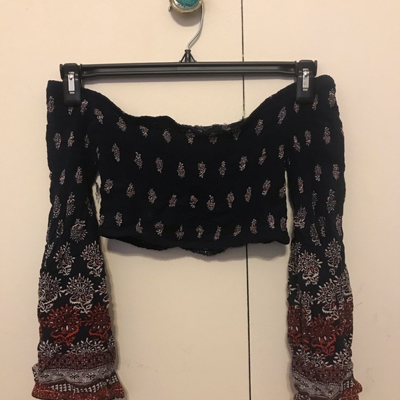 LF Into Flowy crop top - Picture 2 of 3